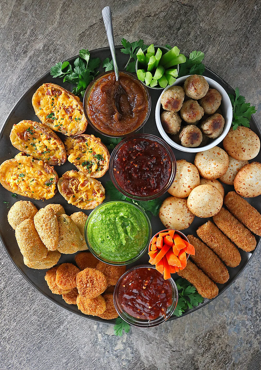 FarmRich-Game-Day-Snacking-Platter-With-Spicy-Sauces
