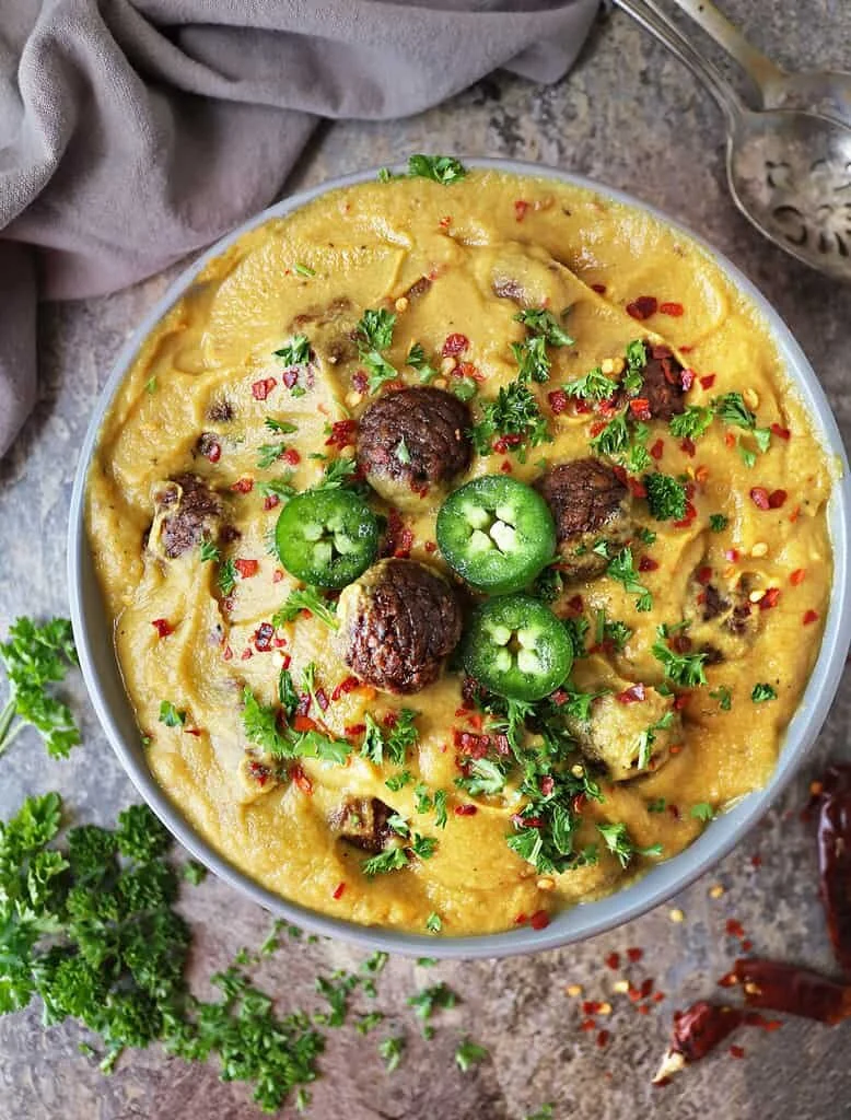 Spicy-Cauliflower-Sauce-with-Meatless-Meatballs-an-easy-Plant-based-dinner-2